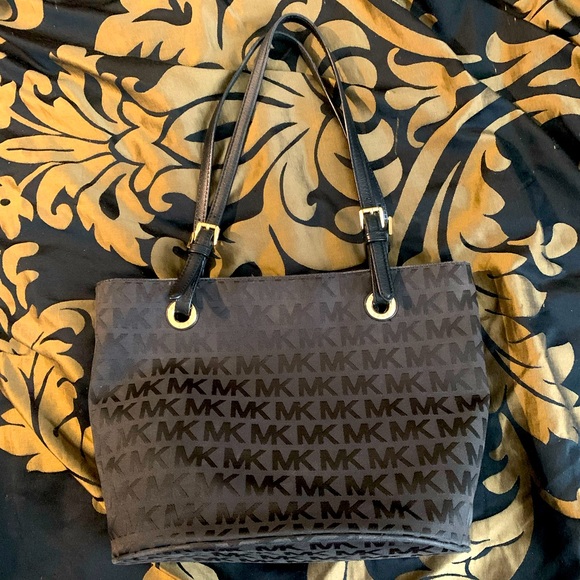 Michael Kors tore bag - Picture 1 of 3